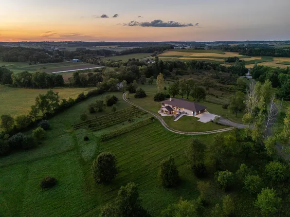 3129 Keithbridge Cir, Mount Horeb, WI 53572