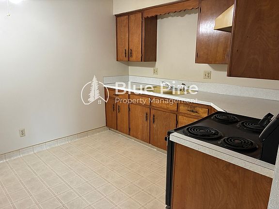 3rd image of 1680 Calkins Ave APT 3