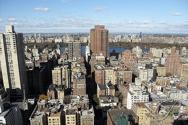 Sold by Bellmarc Realty | media 3