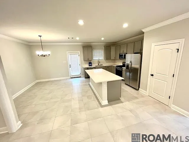 9958 Stratford Dr — Photo 4