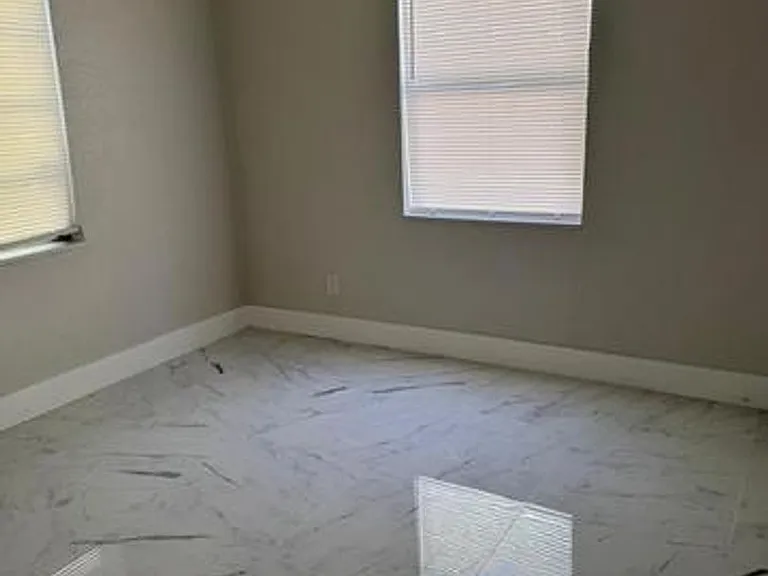 2423 Scott St — Photo 8
