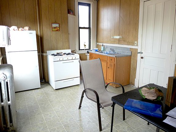 Eat-in kitchen