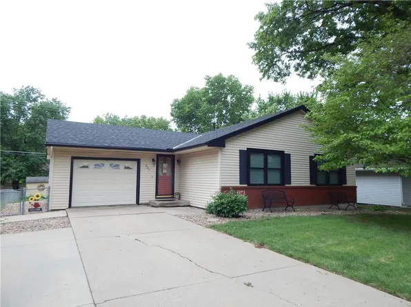 237 Fairlane St, Lansing, KS 66043
