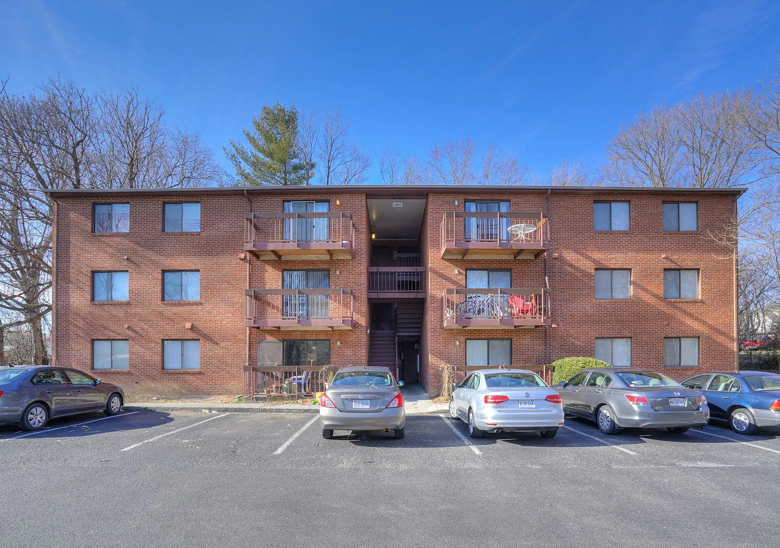 207 Wharton St SE — Photo 1