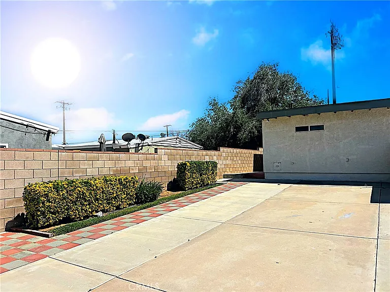 1143 Elizabeth Lake Rd — Photo 47