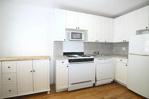 Rented by FirstService Realty (legacy) | media 26