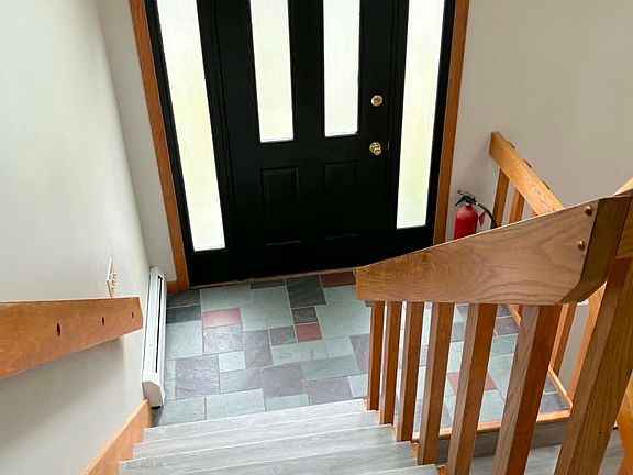 4th image of 318 Heather St