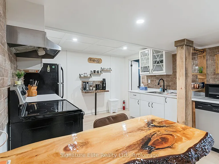 35 Cedartree Ln — Photo 7