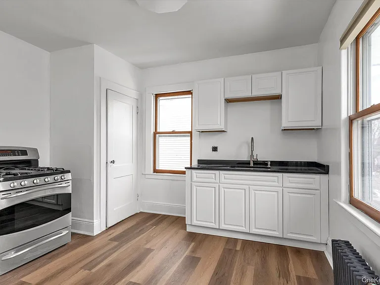 23 Thompson Pl #2 — Photo 4