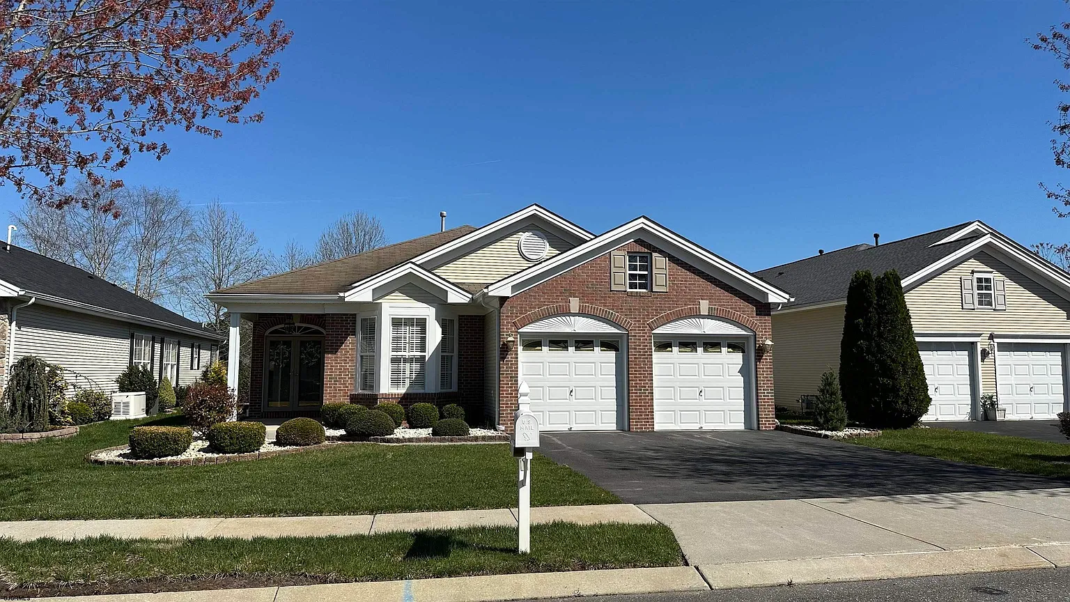 102 Oxford Ct photo 1