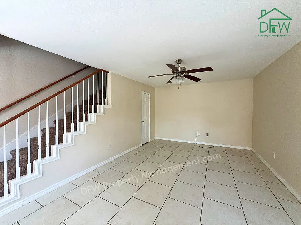 4 bed, 2.5 bath, 1637 sqft, $1,695 — Photo 2