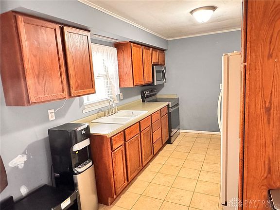 3rd image of 905 Old Springfield Rd