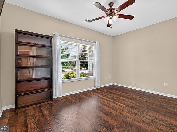 4th image of 305 Victory Cir