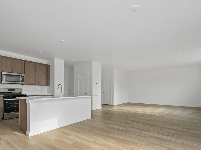 477 W Norwich St — Photo 10