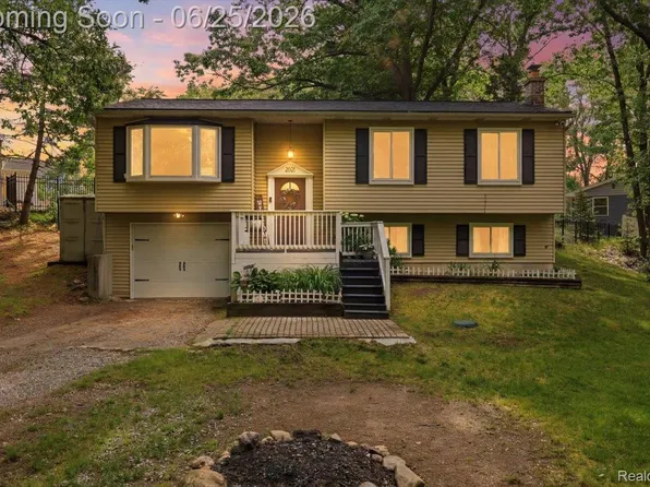 2021 Ardsley Dr, Ortonville, MI 48462