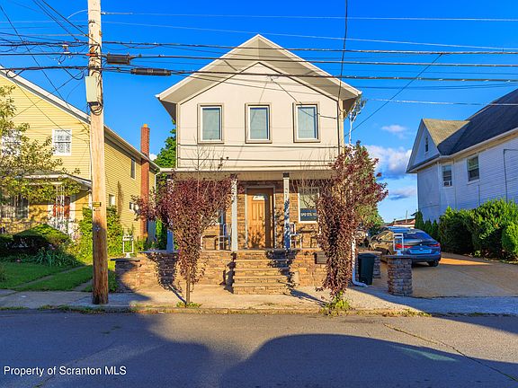 2nd image of 216 N Lincoln Ave