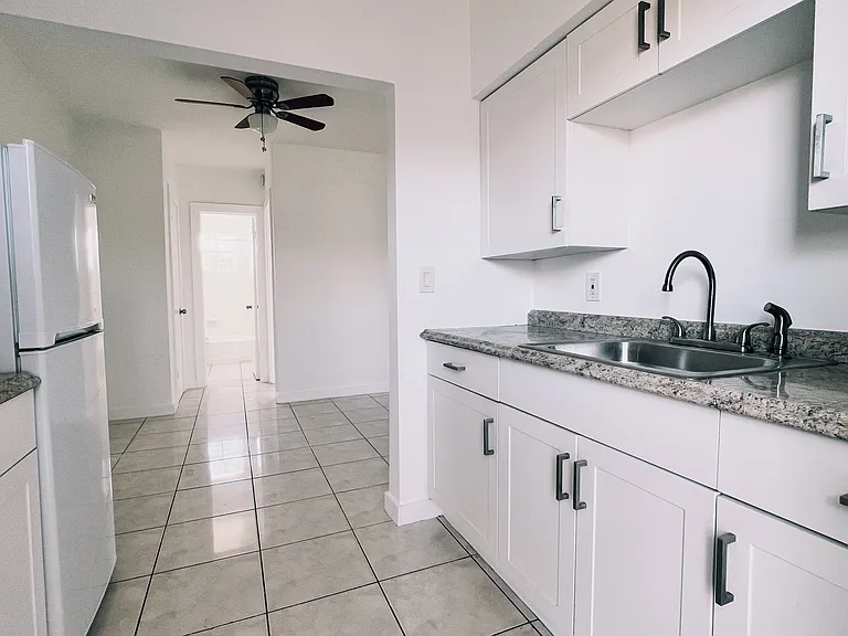 1781 Normandy Dr #5 — Photo 3
