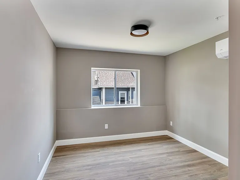 36 Pawling Ave #204 — Photo 10