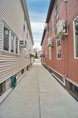 Sold by Neuhaus Realty, Inc. | media 29