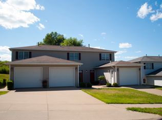 2123 Hummingbird Dr APT 3, Dubuque, IA 52002