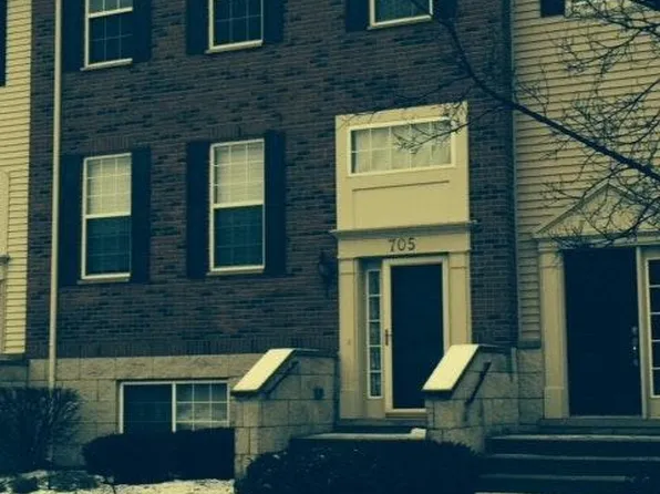 705 Thornbury Rd, Bartlett, IL