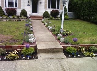 29 Neville St, Center Moriches, NY 11934