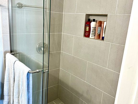 4th image of 2520 Clairemont Dr Unit 212