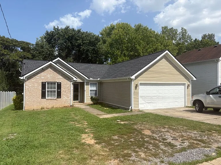 209 Bill Stewart Blvd — Photo 1