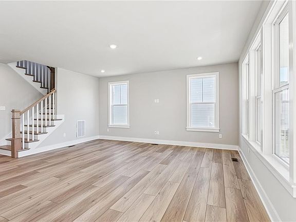 5th image of 120 Robert Bruce Rd