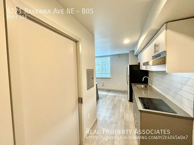 5221 Ravenna Ave NE — Photo 16