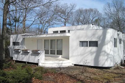 Modern Hamptons Home — Photo 1