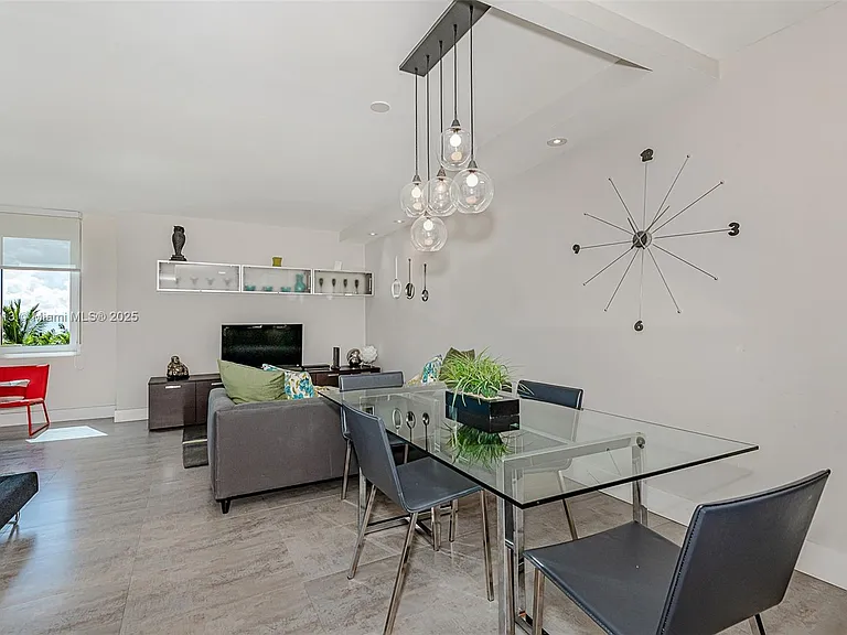 2301 Collins Ave #723 — Photo 3