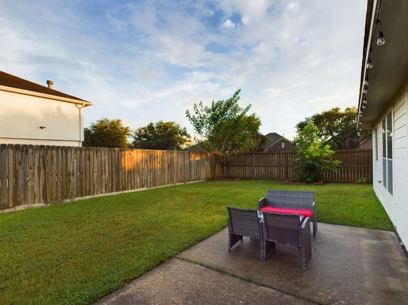 7402 Bering Landing Dr, Cypress, TX 77433