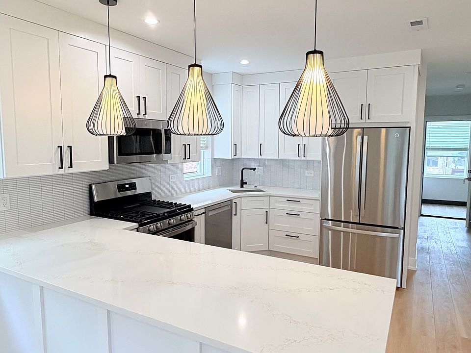 1st image of 4929 W Berenice Ave #2