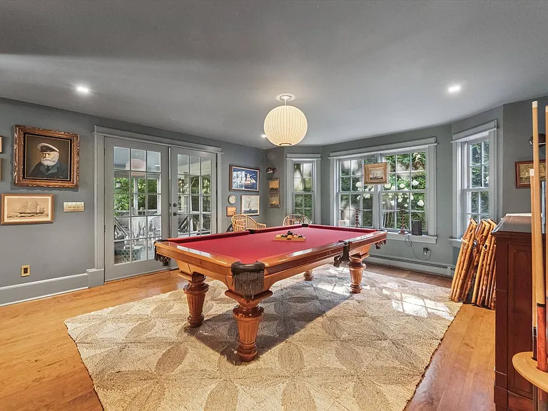 20 Quogue St — Photo 8