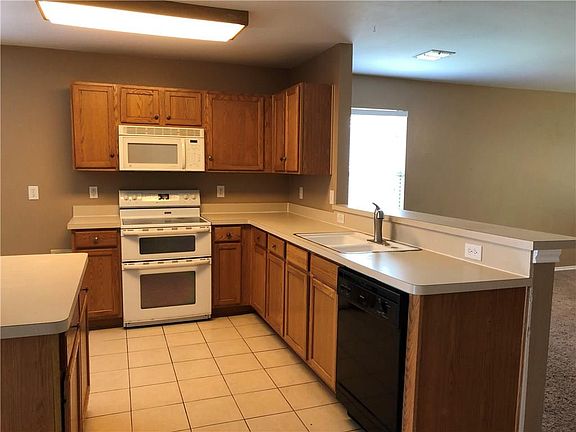 3rd image of 2627 Mountain View Dr