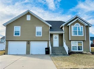 1003 Rosewood Dr, Cameron, MO 64429