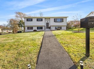 1 Twin Wells Ct, Middletown, NY 10940