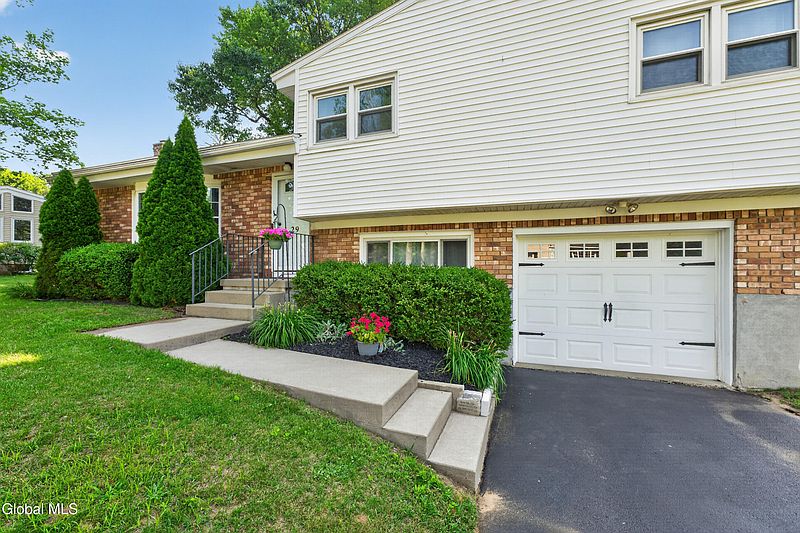 3rd image of 29 Brookwood Drive