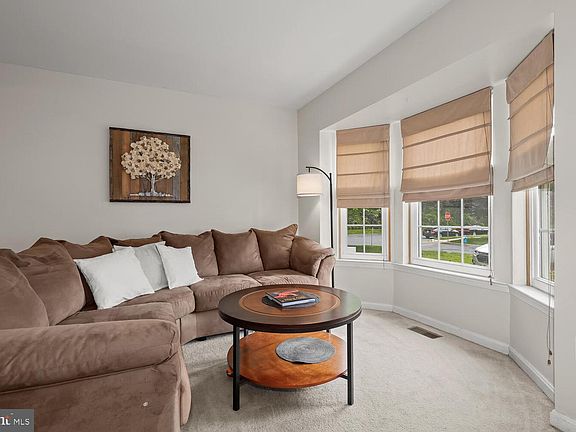 4th image of 703 Orley Pl