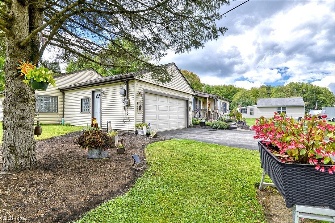 7988 Thompson Sharpsville Rd, Masury, OH 44438 | Zillow