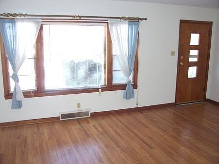 2nd image of 700 E 10th St
