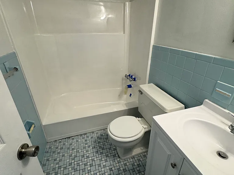 953 Azalea Ct #5 — Photo 4
