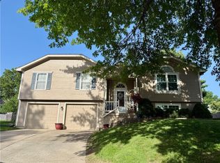 717 SE Pierre Ct, Lees Summit, MO 64063