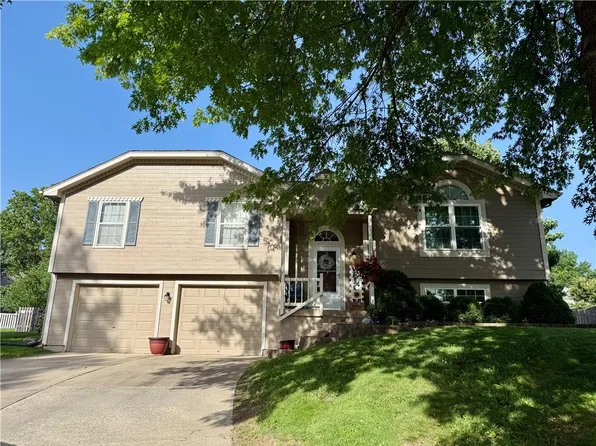 717 SE Pierre Ct, Lees Summit, MO 64063