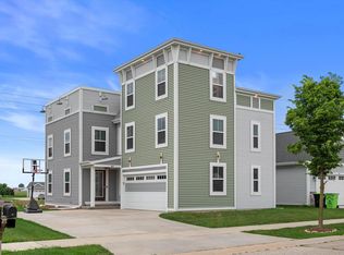 822 Skypark Dr, Hartford, WI 53027