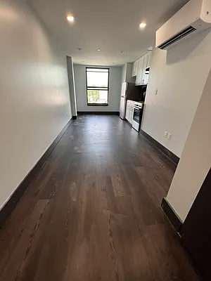 Rented by Delmark Realty LLC | media 27