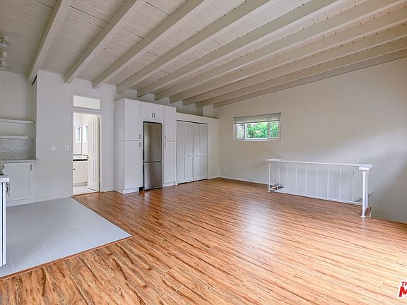 5th image of 409 Santa Monica Blvd