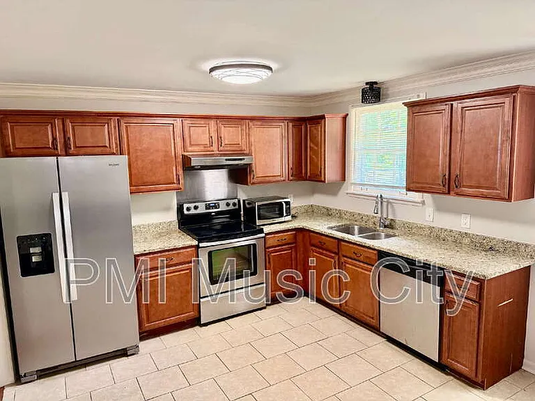 322 Arrington St — Photo 3