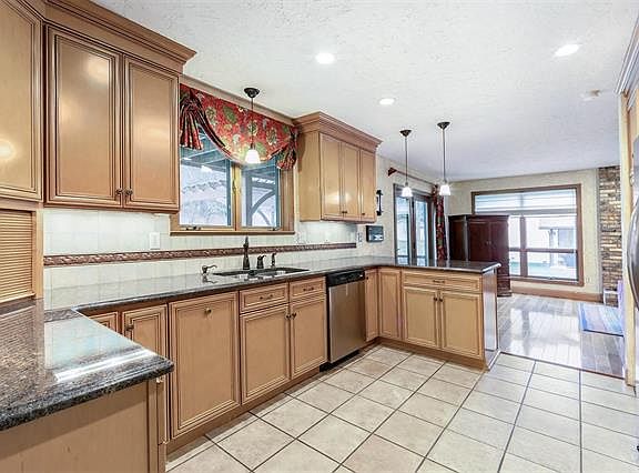 2nd image of 16 Briarwood Ln